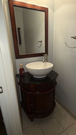 Elegant Solid Wood Vessel Sink Vanity with Mirror – Excellent Condition