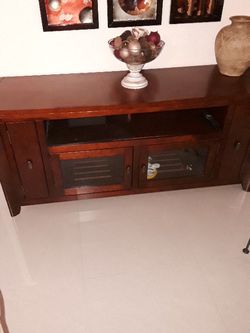 Entertainment center