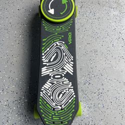 Viro Electric Skateboard ( Doesn’t Work But Like New)