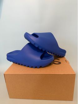 Yeezy Slide Azure size 6