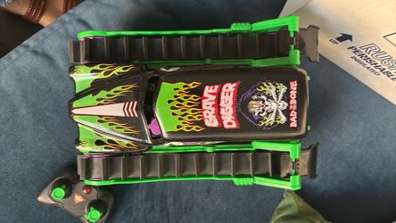 Monster Jam Grave Digger RC Tank Truck