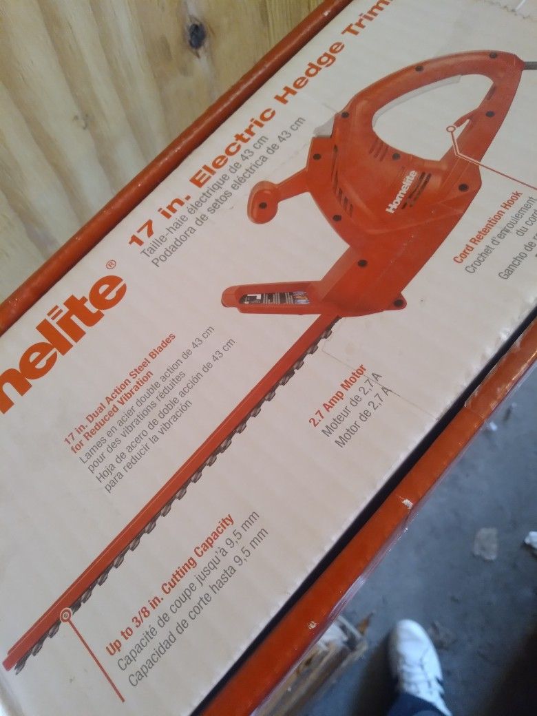 Homelite 17in Electric hedge Trimmer In Box