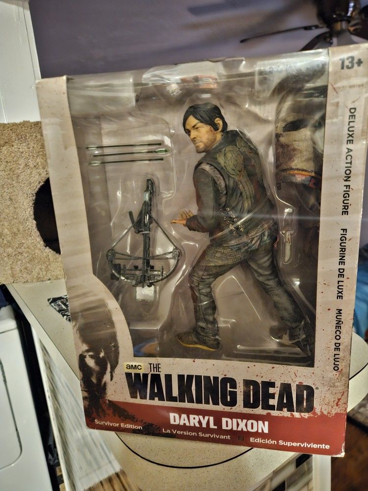 Walking dead daryl with crossbow figure