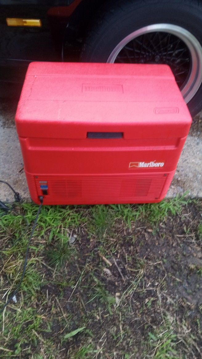 Vintage Marlboro Cooler Plugs Into Lighter Socket WORKS GREAT