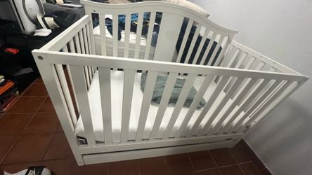 Graco Solano 4-in-1 Convertible Crib with Drawer + Memory Foam Mattress + Waterproof Cover