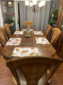 6 chair dinner table and china cabinet. In good conditions.