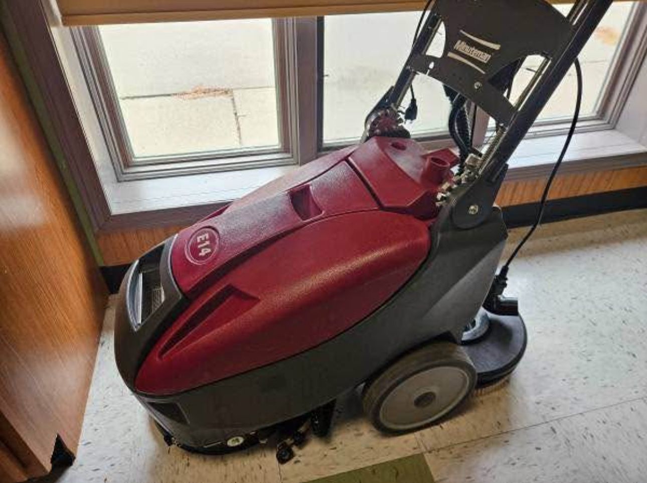 Carpet cleaner / Floor Scrubber / Cordless vac