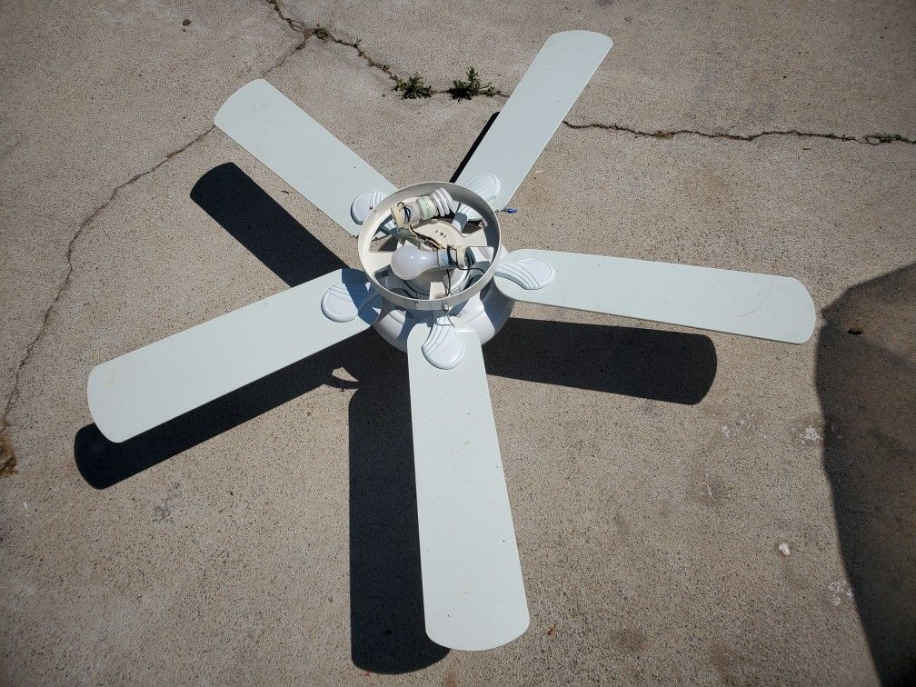 Hampton Bay White Ceiling Fan with Light