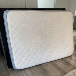 Full-Sized Mattress & box spring - Great Condition! $200