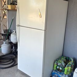 Free Refrigerator DONT GET COLD