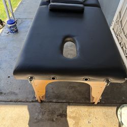 Foldable massage table
