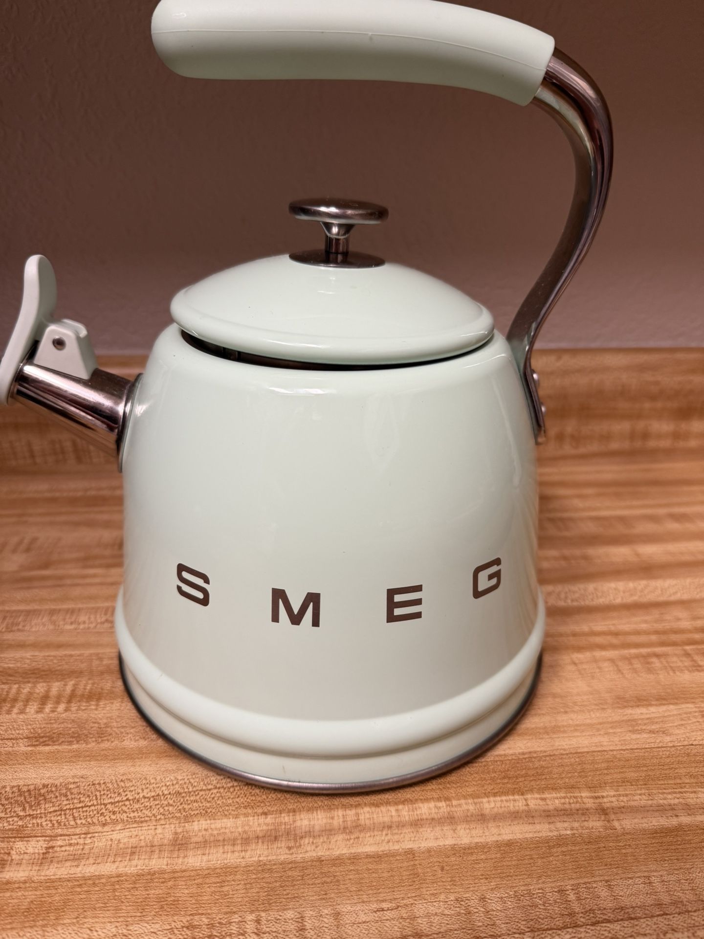 SMEG NEW Kettle Retro-style Pastel green Glossy $100