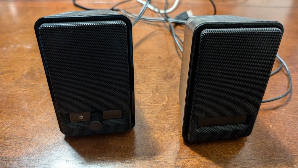 Amazon Basics Computer Speakers
