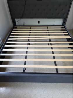 King Bed frame in excellent condition