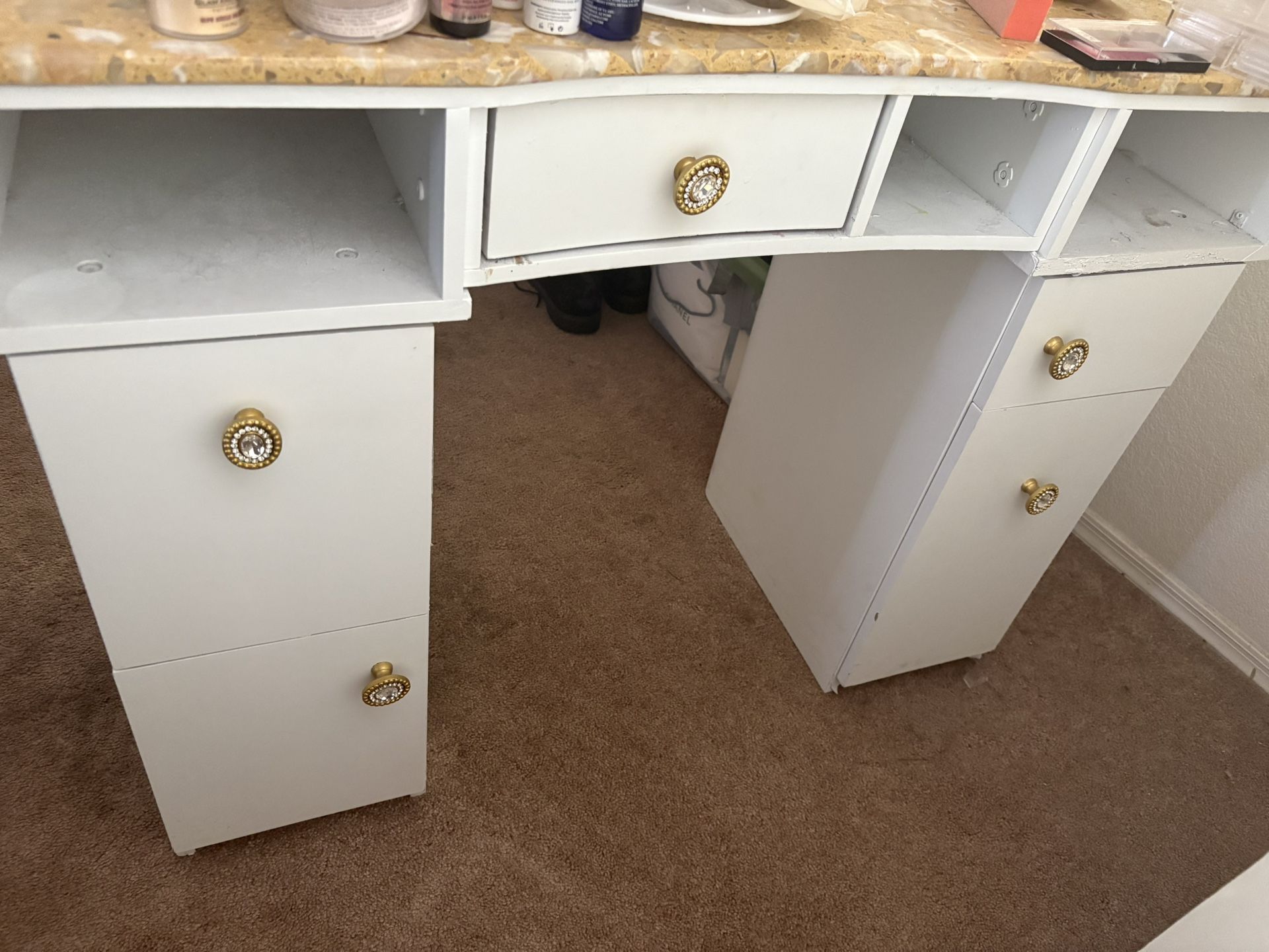 Nail Desk