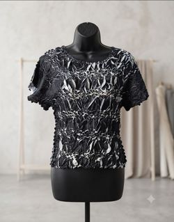 Woman's bundle 2 tops size medium