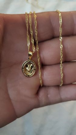 Cadena de oro laminado con dije de san judas con zirconia