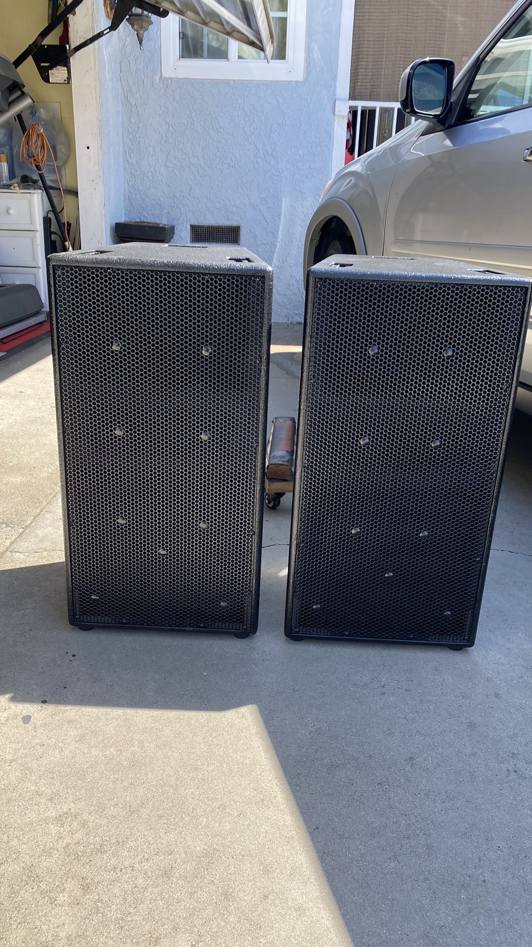 EAW KF300e Professional DJ Equipments 900 Watts(pair)$350 Each.
