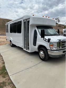 2010 E450 Shuttle Bus