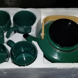 Tea Kettle & Cups