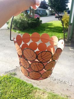 Basketball basket