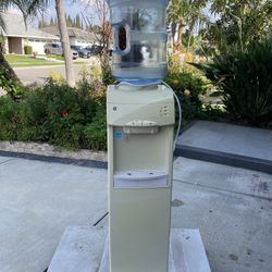 hot and cold water dispenser 