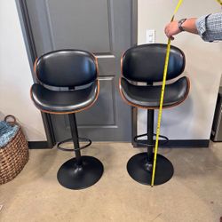 Swivel barstools