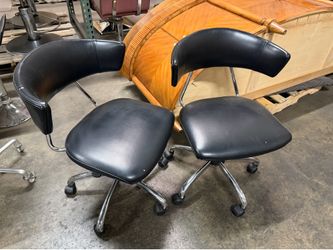 Reception chair with adjustable height