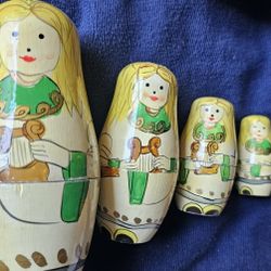Vintage Set of 5 Old Hand Painted Wood Angels (Nesting) Dolls
Great shape 
4 pcs snowman/free 
Pls see all pictures for details 