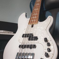 Sire P8 5 string pj bass