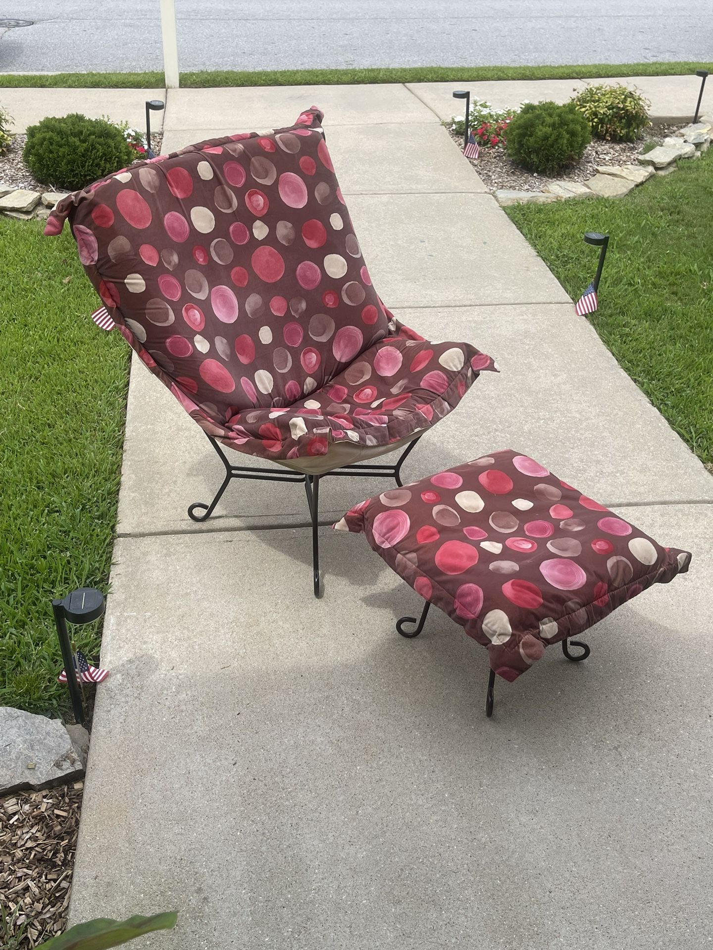 LinenFold Scroll Puff Chair with Cover And Ottoman Included.