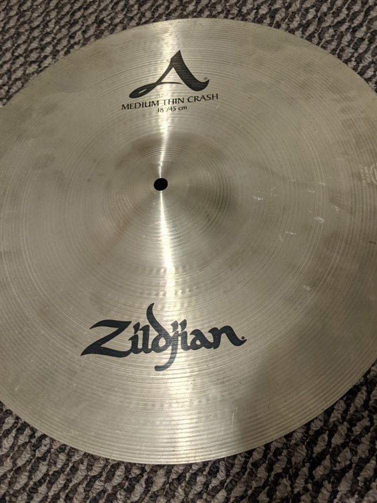 A Zildjian 16" and 18" Medium Thin Crash