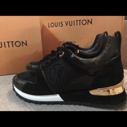 Women’s Louis Vuitton Sneakers Size 38 1/2