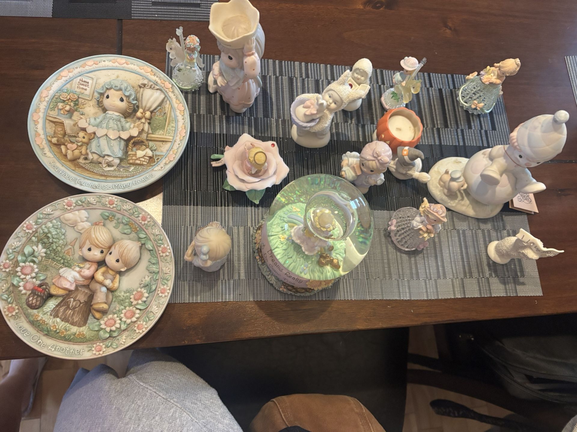 Precious Moments Figurines