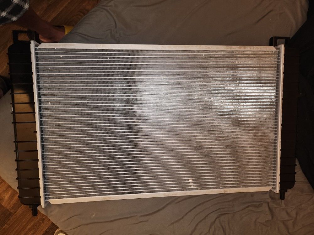 Chevy Silverado Tahoe Gmc Sierra Ect..Radiator 28" 