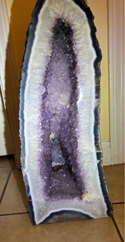 Amethys geode (19”tall)