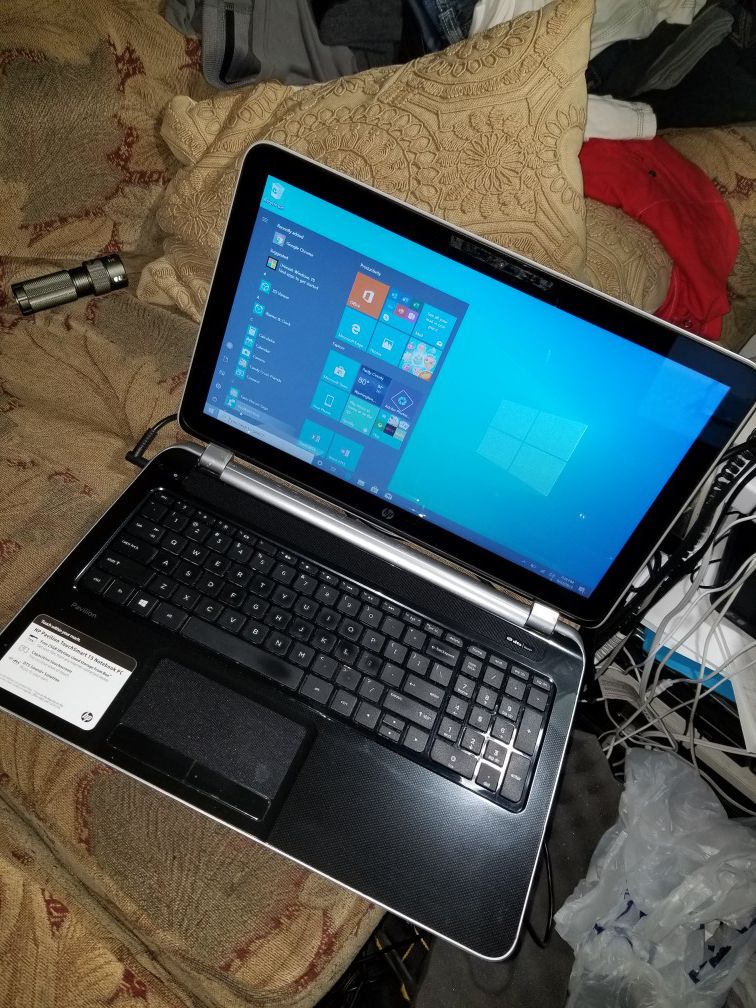 Hp pavilion touchscreen AMD A8 QUAD CORE 15.6IN 1tb hdd