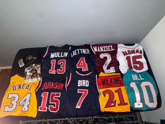 HUGE LOT!SIGNED LARRY BIRD,MAGIC JOHNSON,JOE MONTANA,SHAQUILLE O’NEAL ,Wilkins🔥