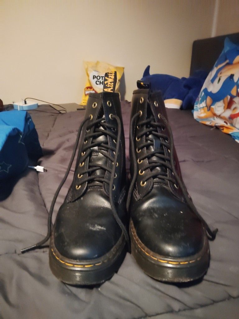 Doc Martins Air Wair