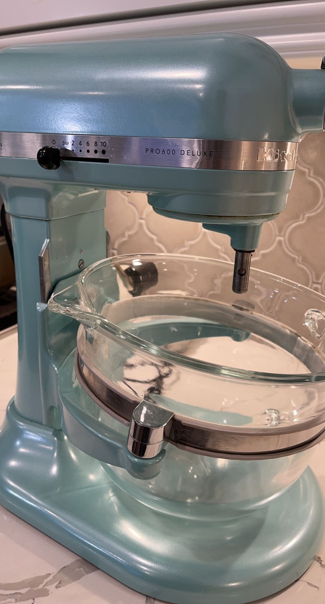 Kitchen Aid 5-Qt Tilt-Heas Stand Mixer With Glass Bowl CRYSTAL BLUE for  Sale in York, PA - OfferUp