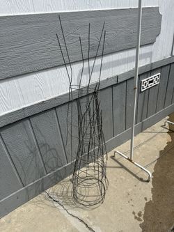 Tomato Plant Stands (3 feet tall)