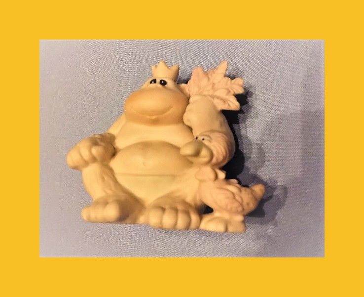 Precious moments gorilla “To my favorite fan” 521043 1989 3” wide, 2.5 " high