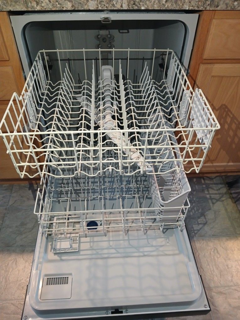 Whirlpool Dish Washer ,used Like New