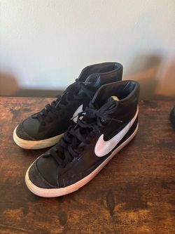 Men’s size 9. Nike Blazer Mid High-Top Sneakers