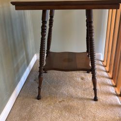 Nice Parlor Leg Table 