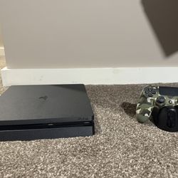 PS4 Slim 