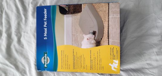 5 Meal Pet Feeder (UNBOXED)