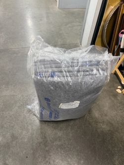12 new moving blankets