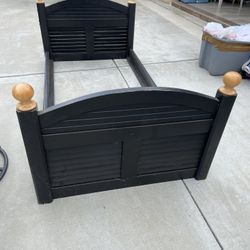 Twin Toddler Bed (low)