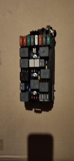 2005 Chevrolet Equnix Fuse Box Used